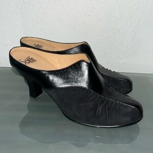 NWOB Sofft velvet ruched mule heels